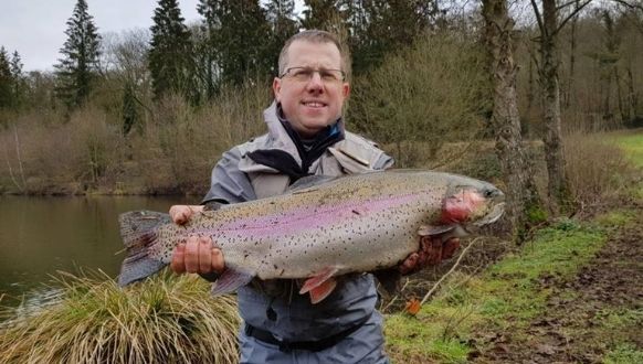 Fly fishing at Mortemer Abbey